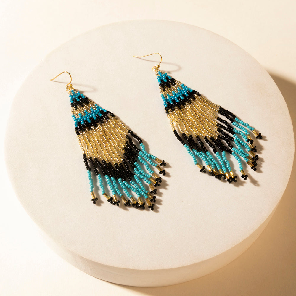 Boucles d'oreilles pendantes perlées Myra Dune Glow de couleur bleu Skyfall