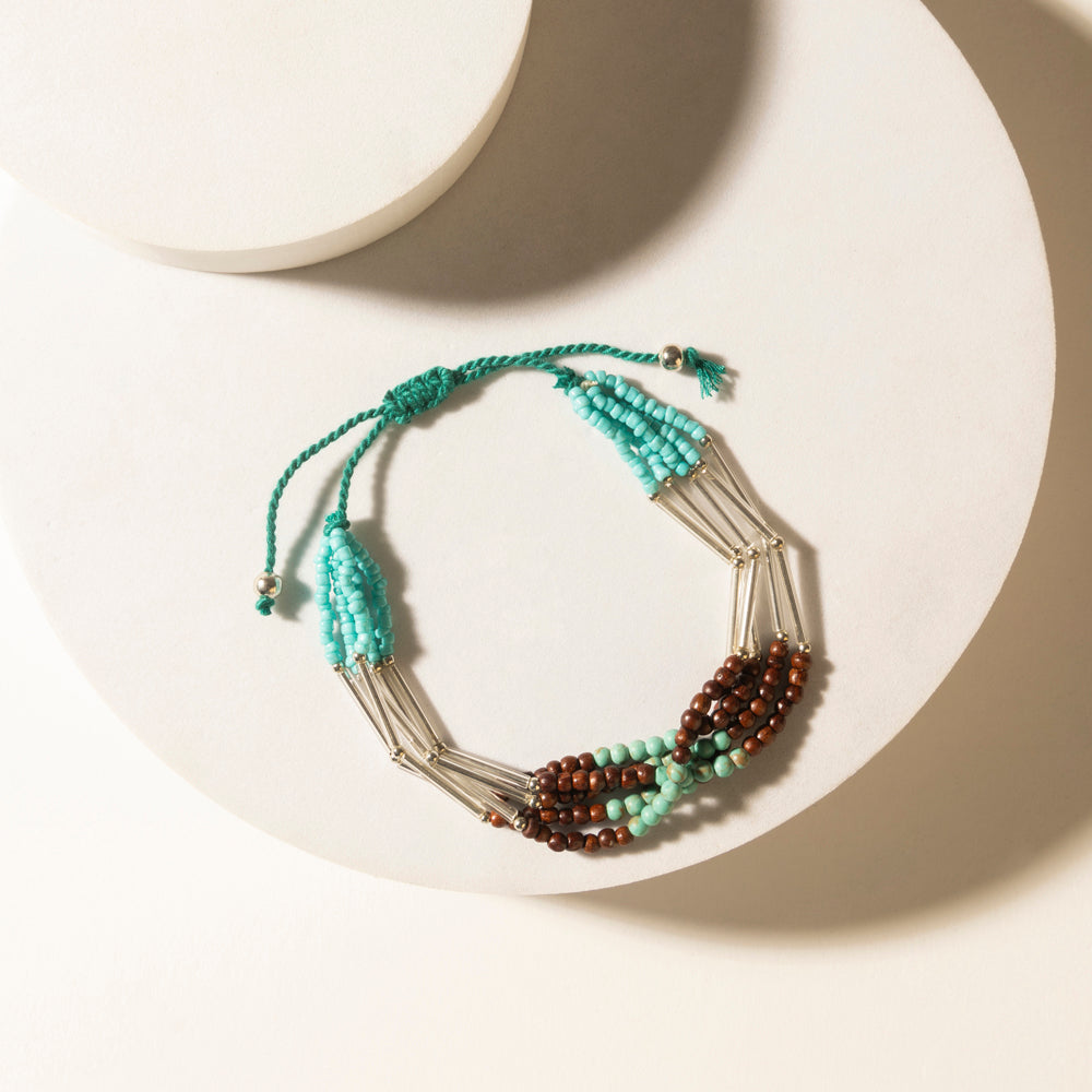 Bracelet de perles « Love » de Myra Rustler à Rover Mesa