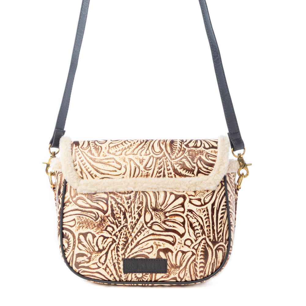 Sac bandoulière Myra Raven & Dune en cuir gaufré avec accent en fourrure en ivoire hivernal