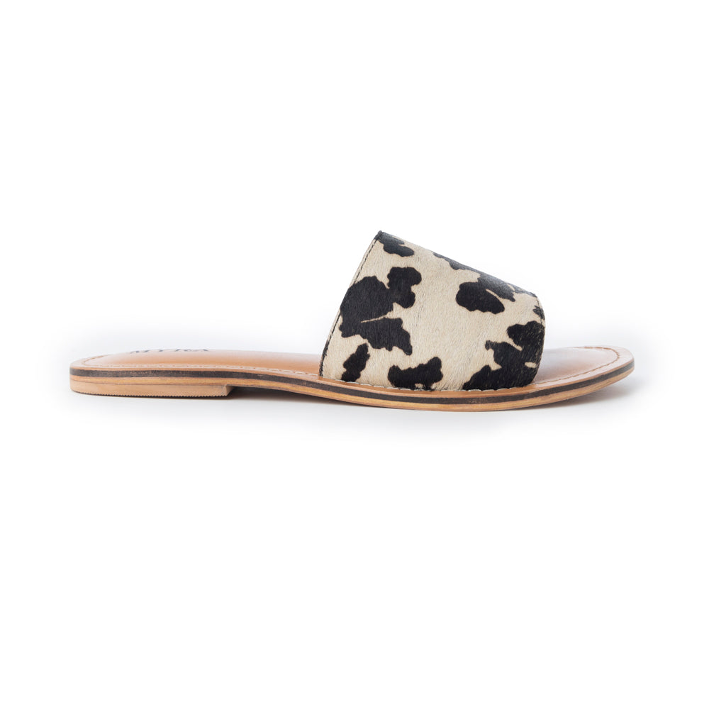 Sandales en cuir de veau velu Myra Mojave Herd, coloris blanc crème