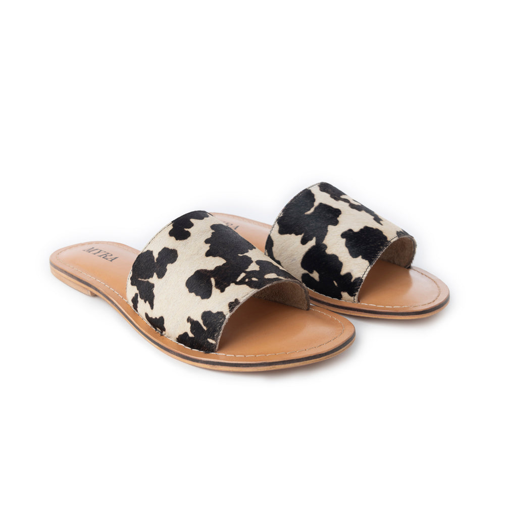 Sandales en cuir de veau velu Myra Mojave Herd, coloris blanc crème