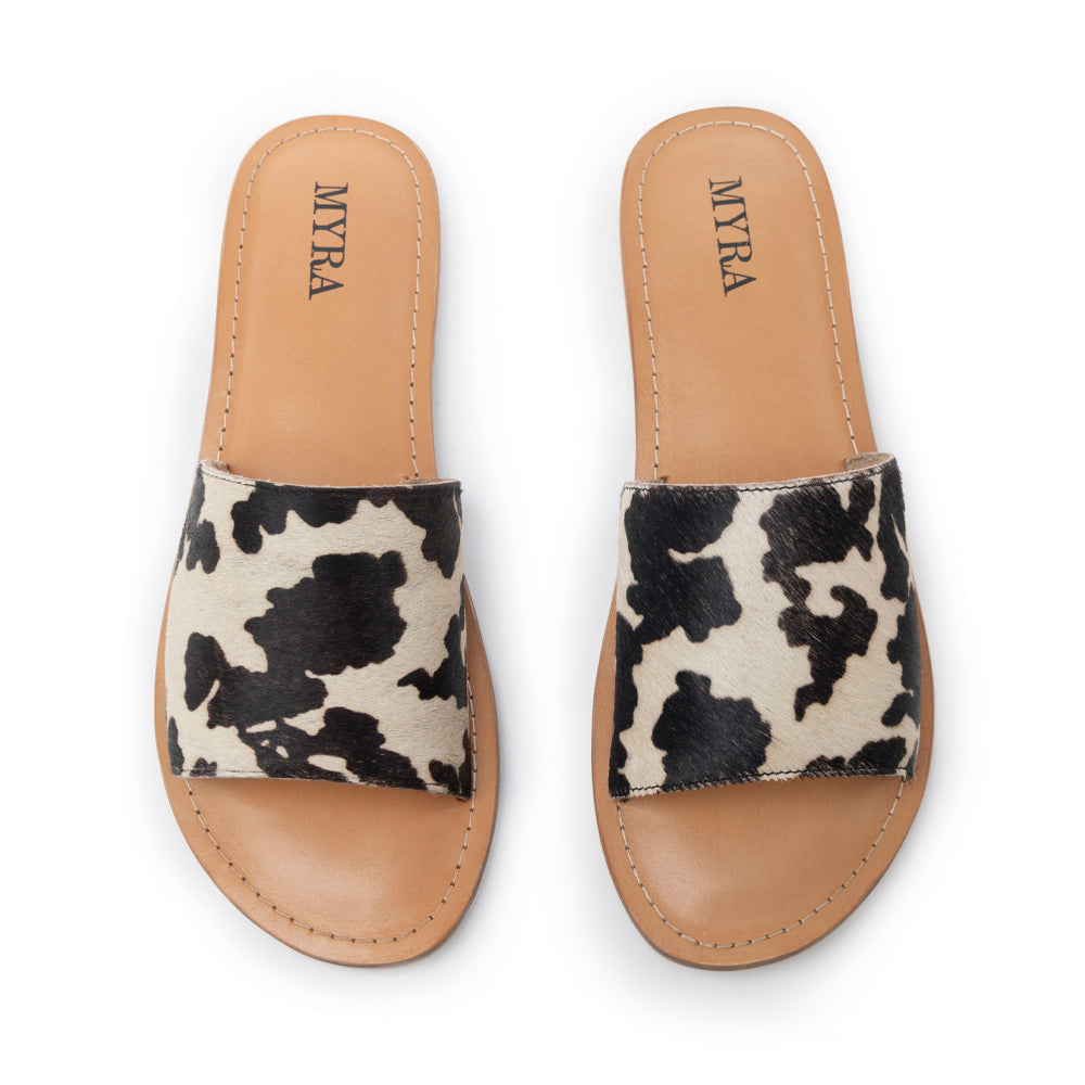 Sandales en cuir de veau velu Myra Mojave Herd, coloris blanc crème