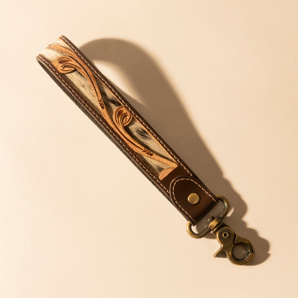 Porte-clés Myra Wildvine Pony Western en cuir gravé marron avec détails en poil