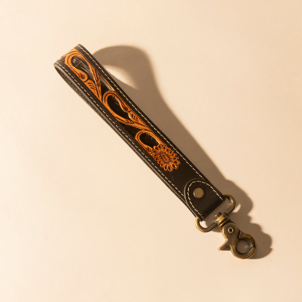 Myra Wildvine Pony Western Porte-clés en cuir gravé à la main noir avec détails en poils de vache