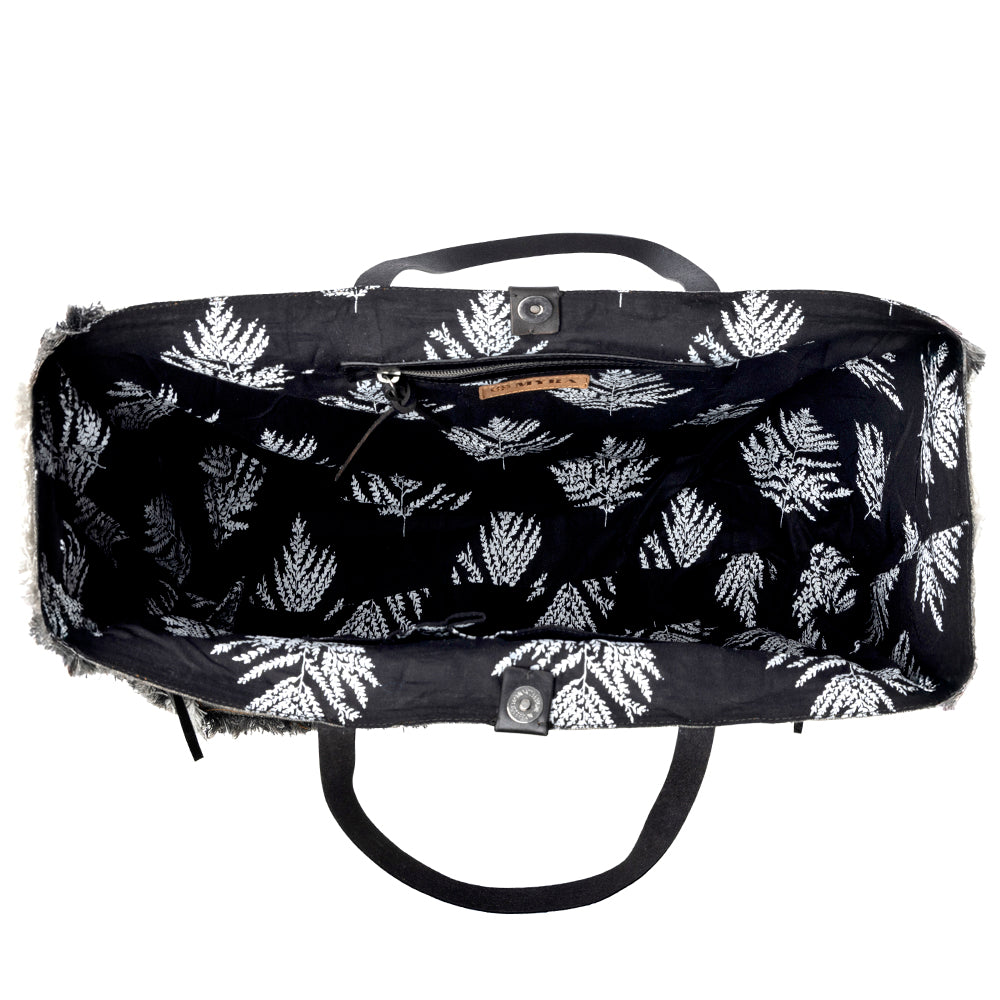Sac cabas en jean Myra Frayed Frontier Western pour femme en jean noir avec détails frangés