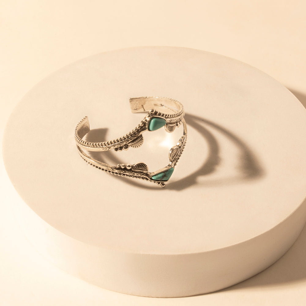 Bracelets manchette Myra Pueblo Stack pour femmes avec détails en turquoise et plumes pour un style western