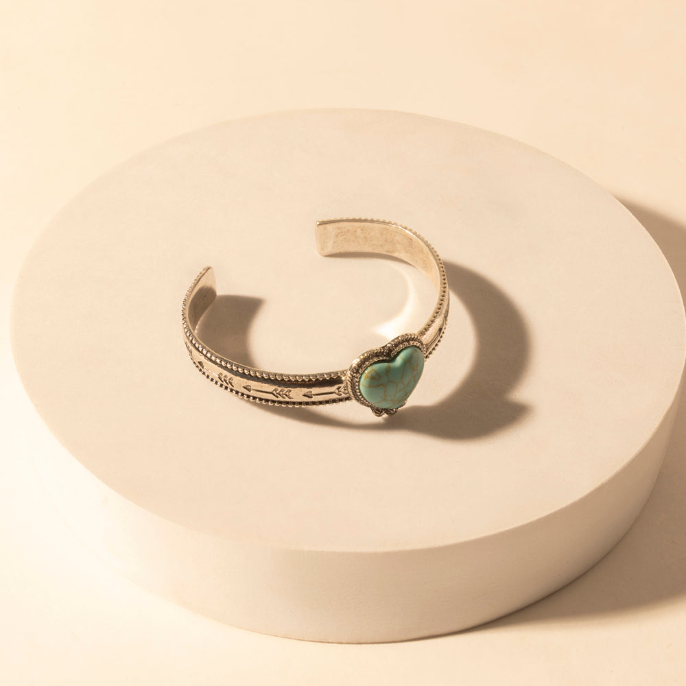 Bracelet manchette Myra Wildheart Stone pour femme avec détail turquoise et flèche pour un look western au quotidien