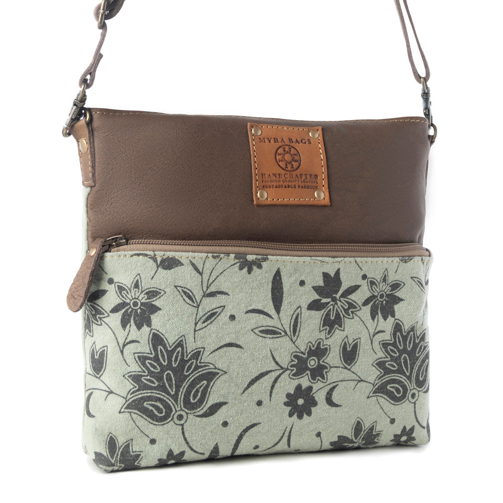 Sac bandoulière Myra Wildprint Trail en toile recyclée pour femme, couleur sauge avec détails floraux