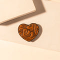 Prise de téléphone Myra Cowgirl Heart pour femme en marron avec détails martelés pour un usage quotidien