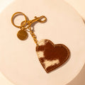 Porte-clés Myra Cocoa Charm Heart pour femmes en marron avec détails en poil pour un look western quotidien