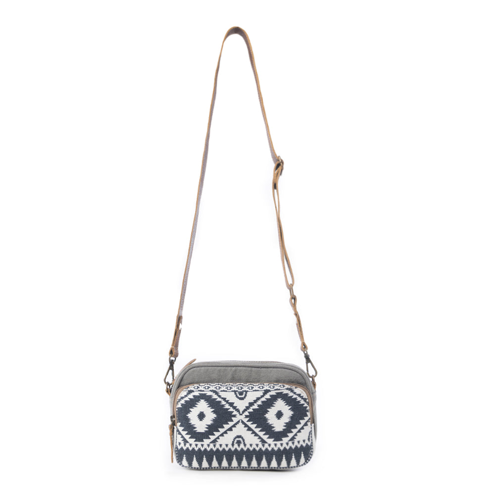 Sac bandoulière Myra Temptation motif tribal pour femme – Devant en toile géométrique, bandoulière réglable en cuir pour un style western au quotidien