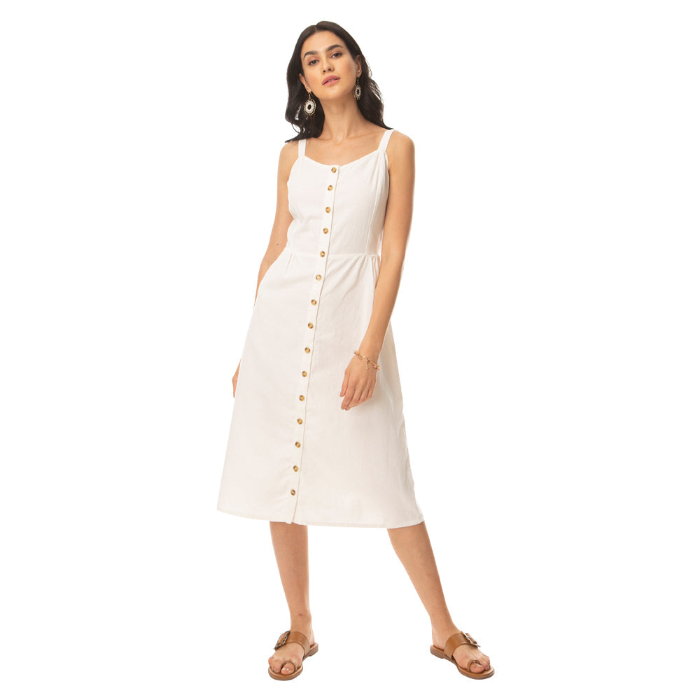 Robe blanche boutonnée séduisante
