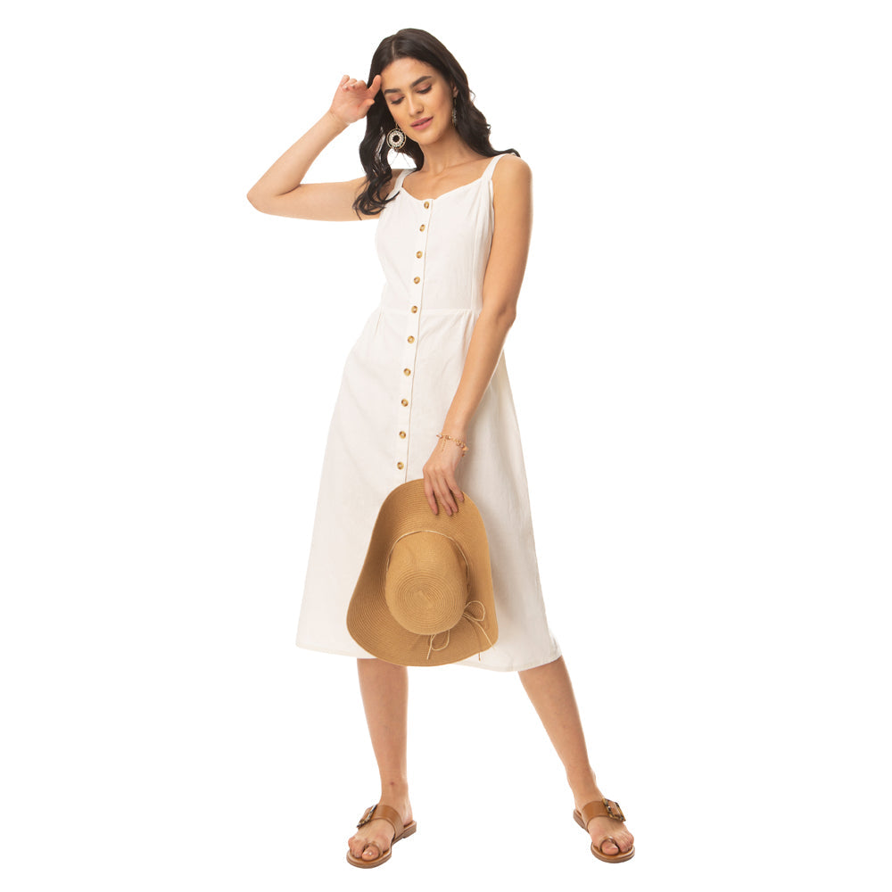Robe blanche boutonnée séduisante