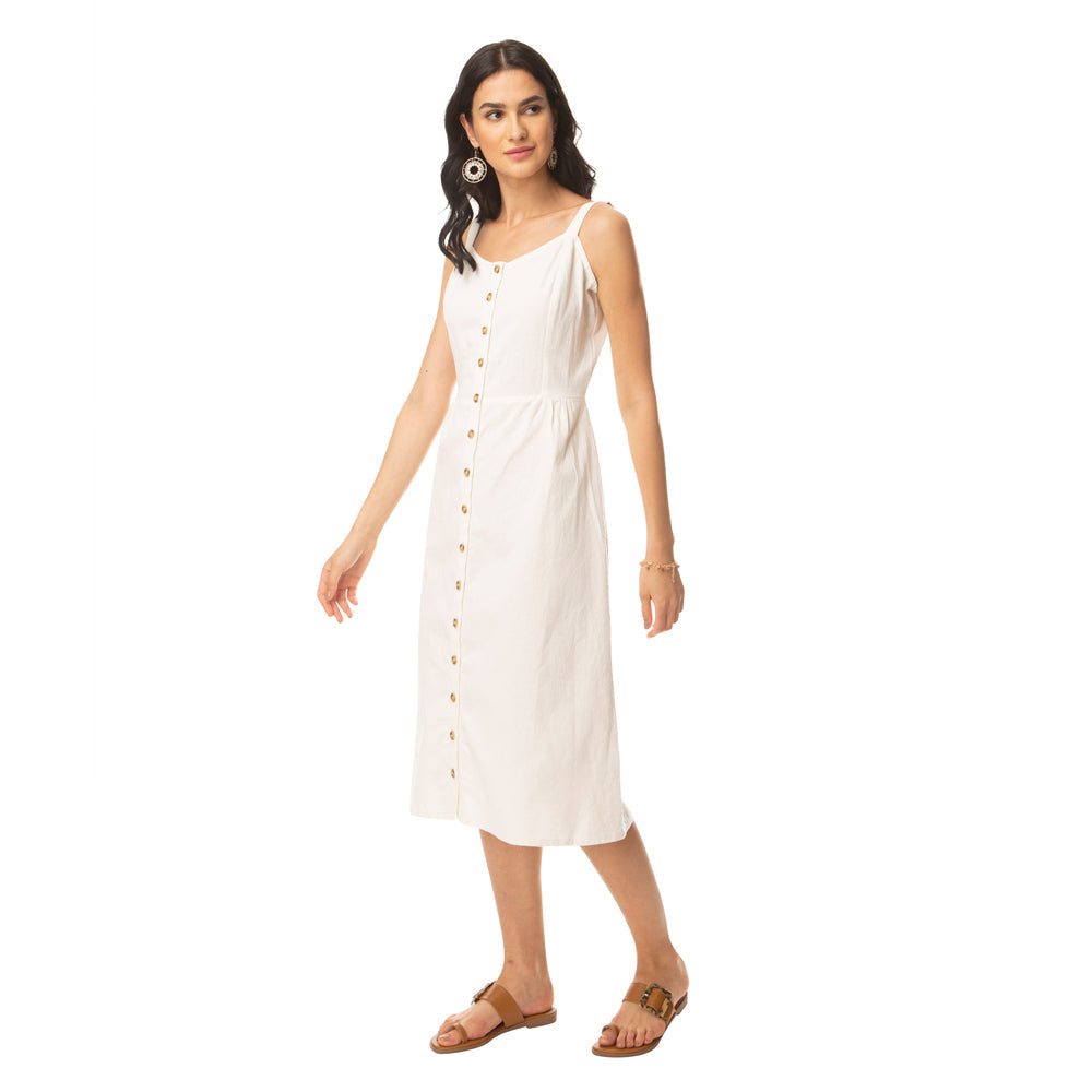 Robe blanche boutonnée séduisante