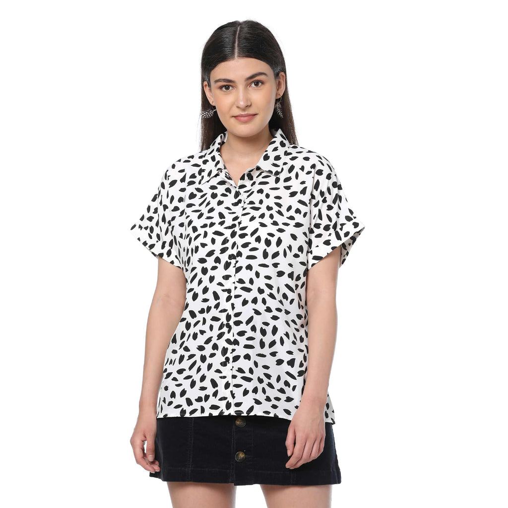 Chemise à pois monochrome