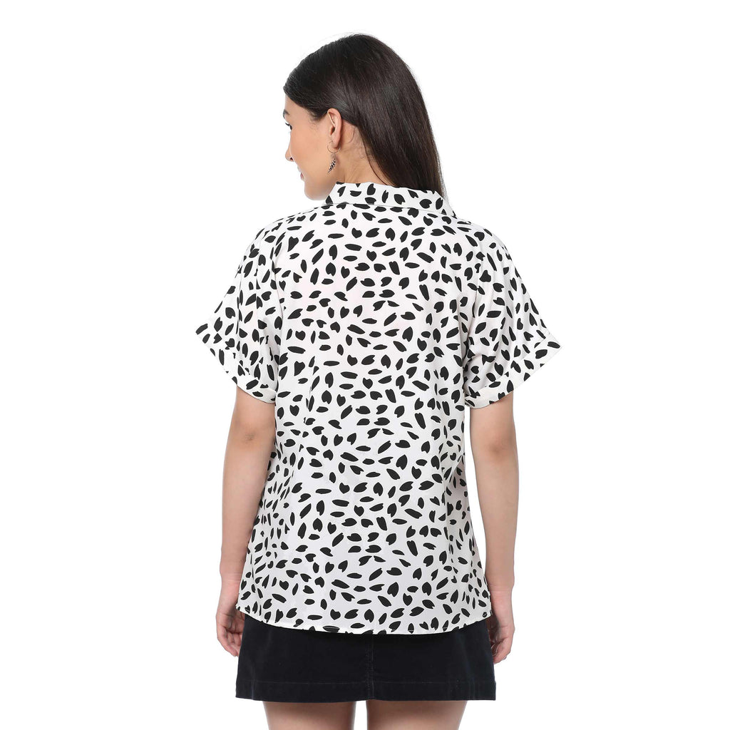 Chemise à pois monochrome