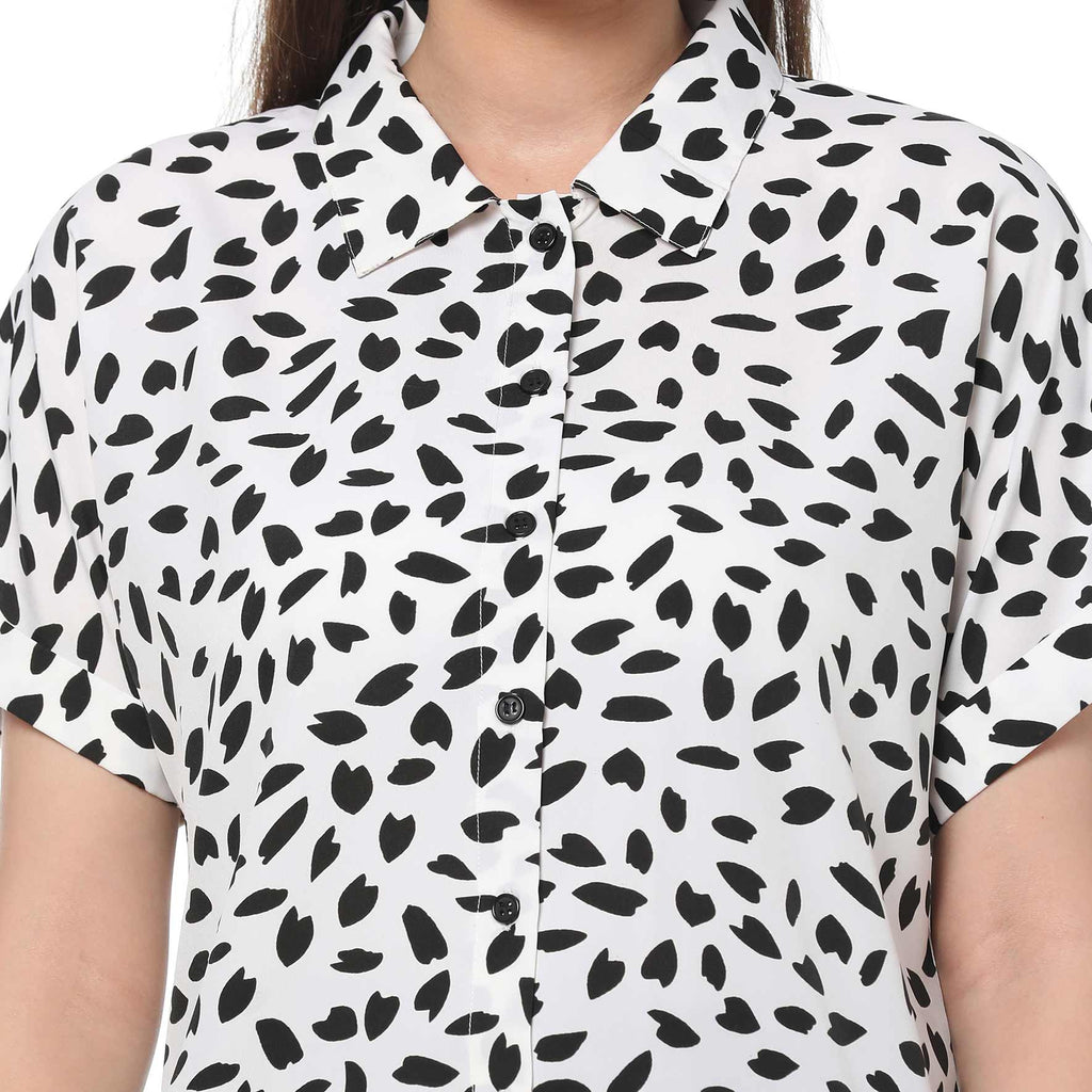 Chemise à pois monochrome