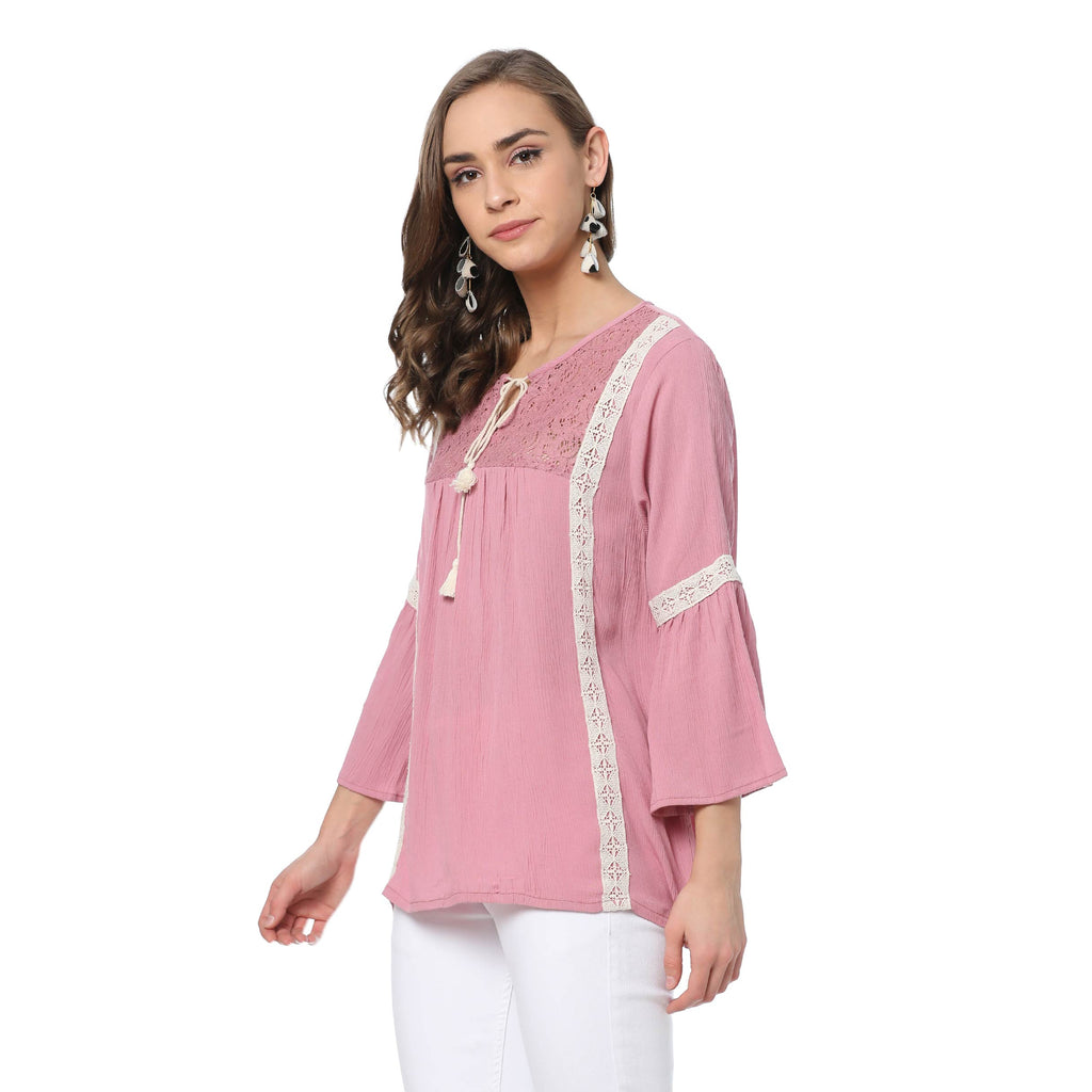 Haut rose en résille