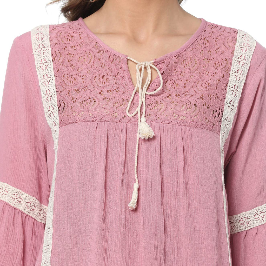 Haut rose en résille