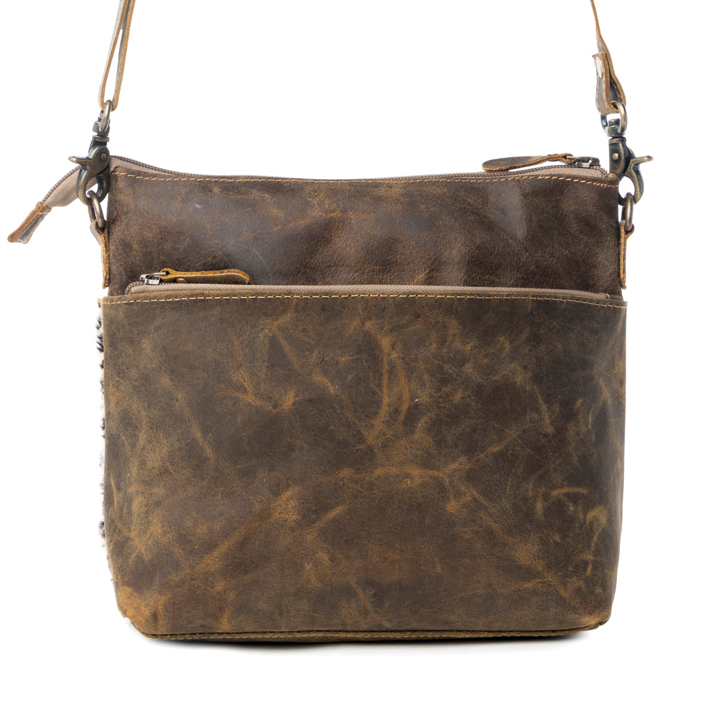 Sac bandoulière en cuir façon poulain Myra Feline, finition daim, devant imprimé léopard, bandoulière réglable pour un chic au quotidien