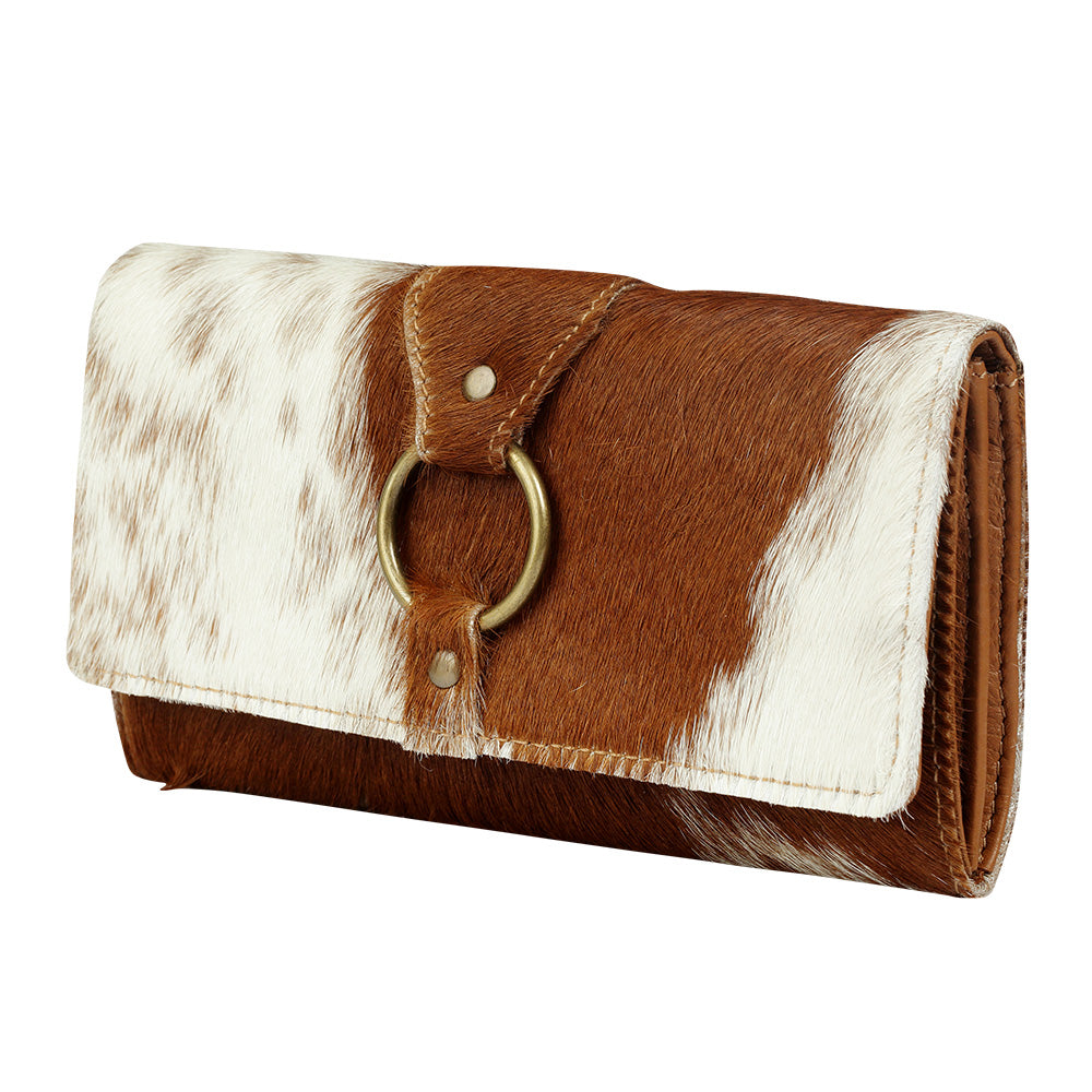 Portefeuille Myra Prairie Loop en cuir de vachette à poil ras pour femme, avec design à trois volets, fermeture à anneau en laiton, finition en cuir de vachette de style western