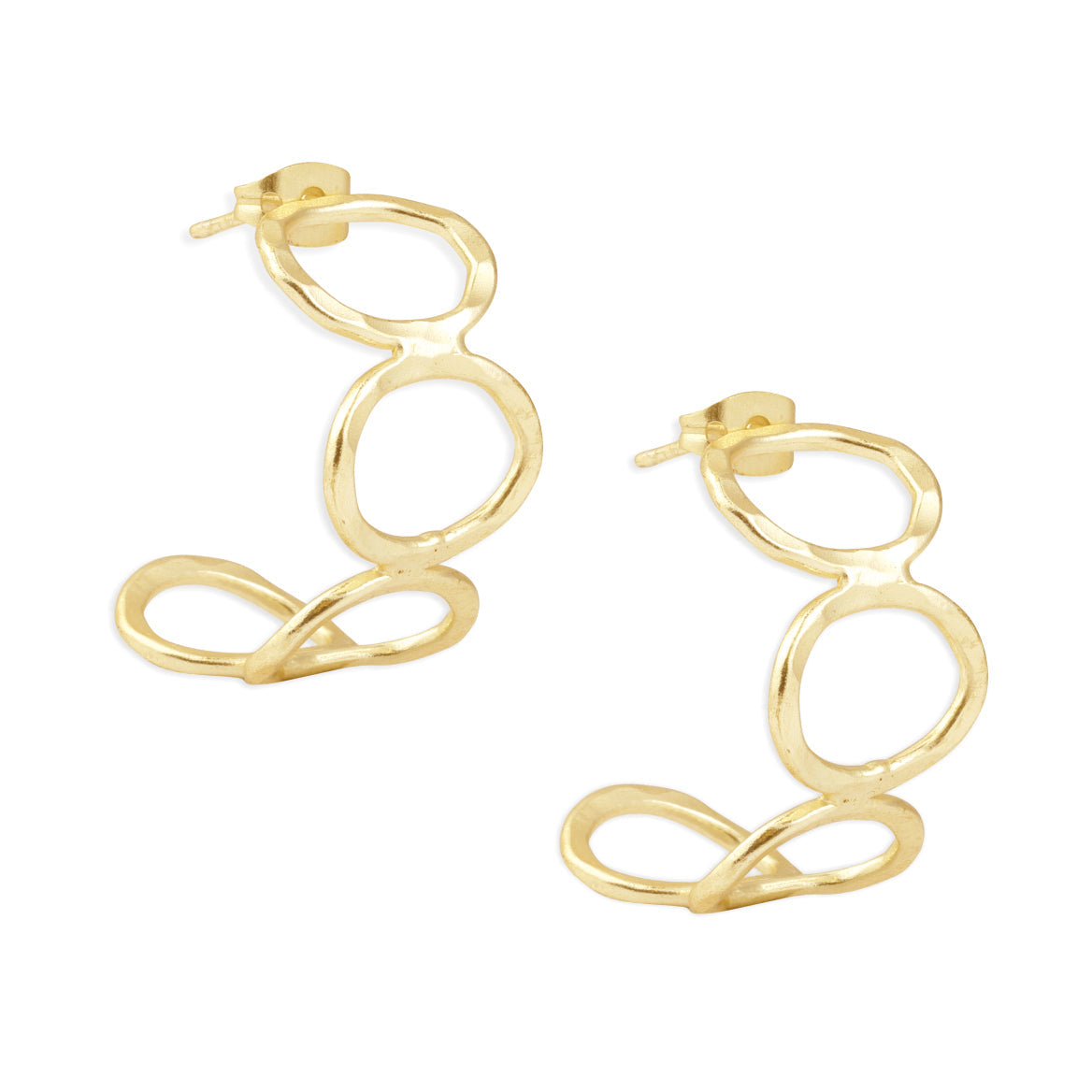 Élégantes boucles d'oreilles dorées
