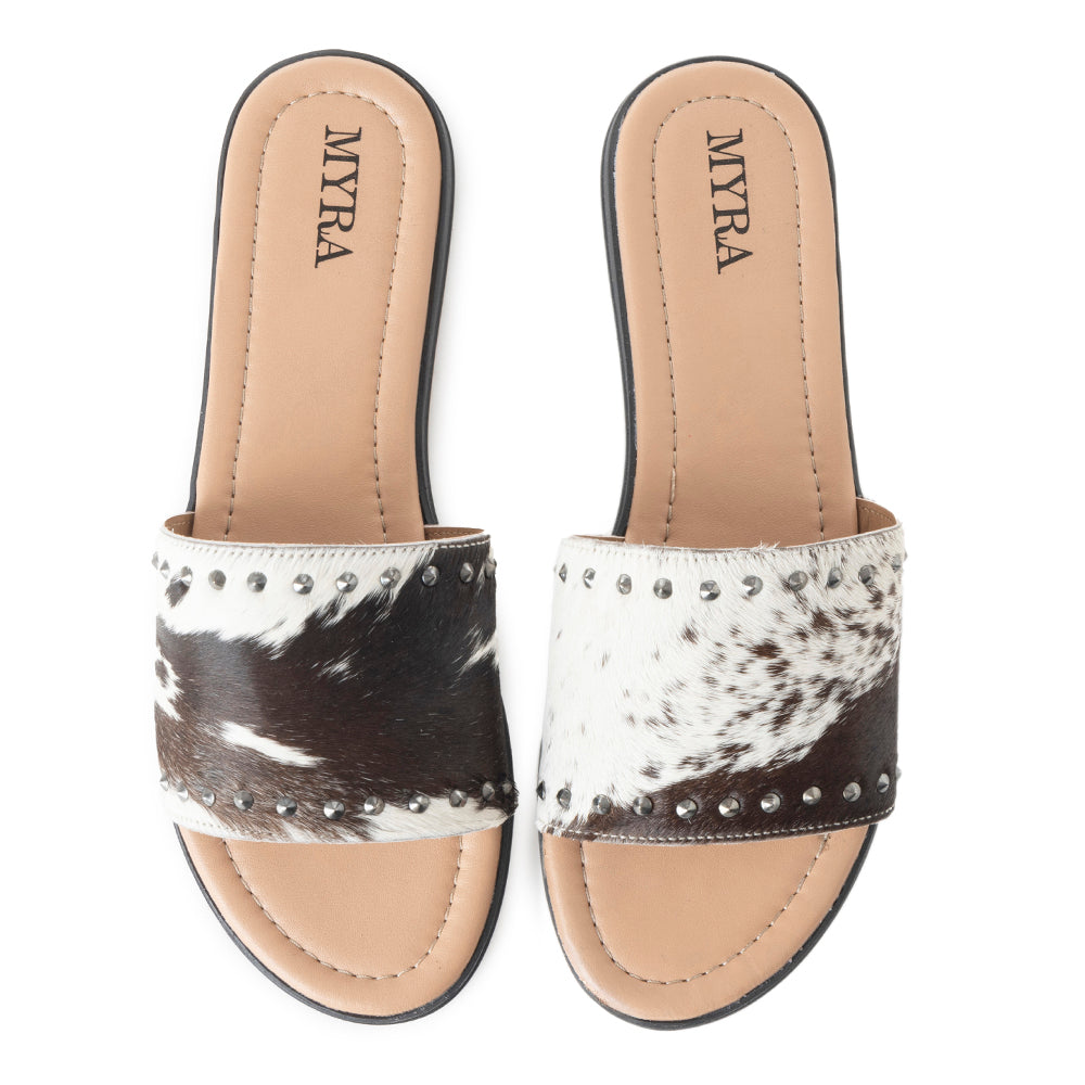 Sandales Myra Wild Dust en cuir façon poulain – Chaussures plates cloutées pour femme, confort à enfiler avec un charme western