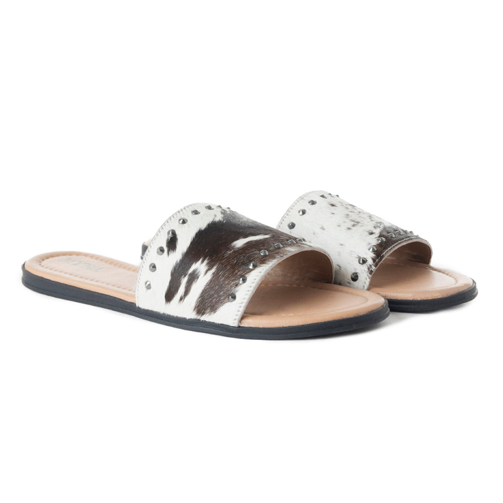 Sandales Myra Wild Dust en cuir façon poulain – Chaussures plates cloutées pour femme, confort à enfiler avec un charme western