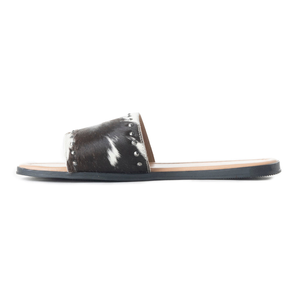 Sandales Myra Wild Dust en cuir façon poulain – Chaussures plates cloutées pour femme, confort à enfiler avec un charme western