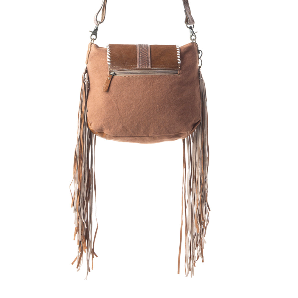 Sac ouvragé à la main et à volants perlés