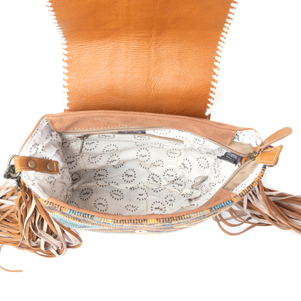 Sac ouvragé à la main et à volants perlés