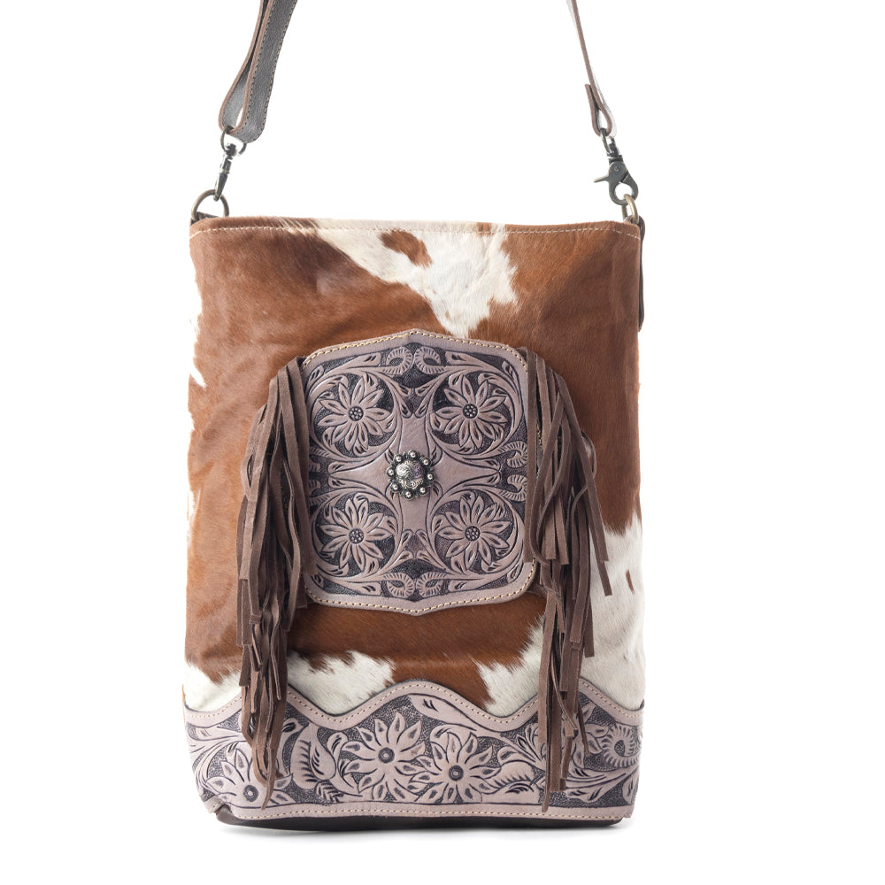 Sac en cuir repoussé, éclaboussures de terre