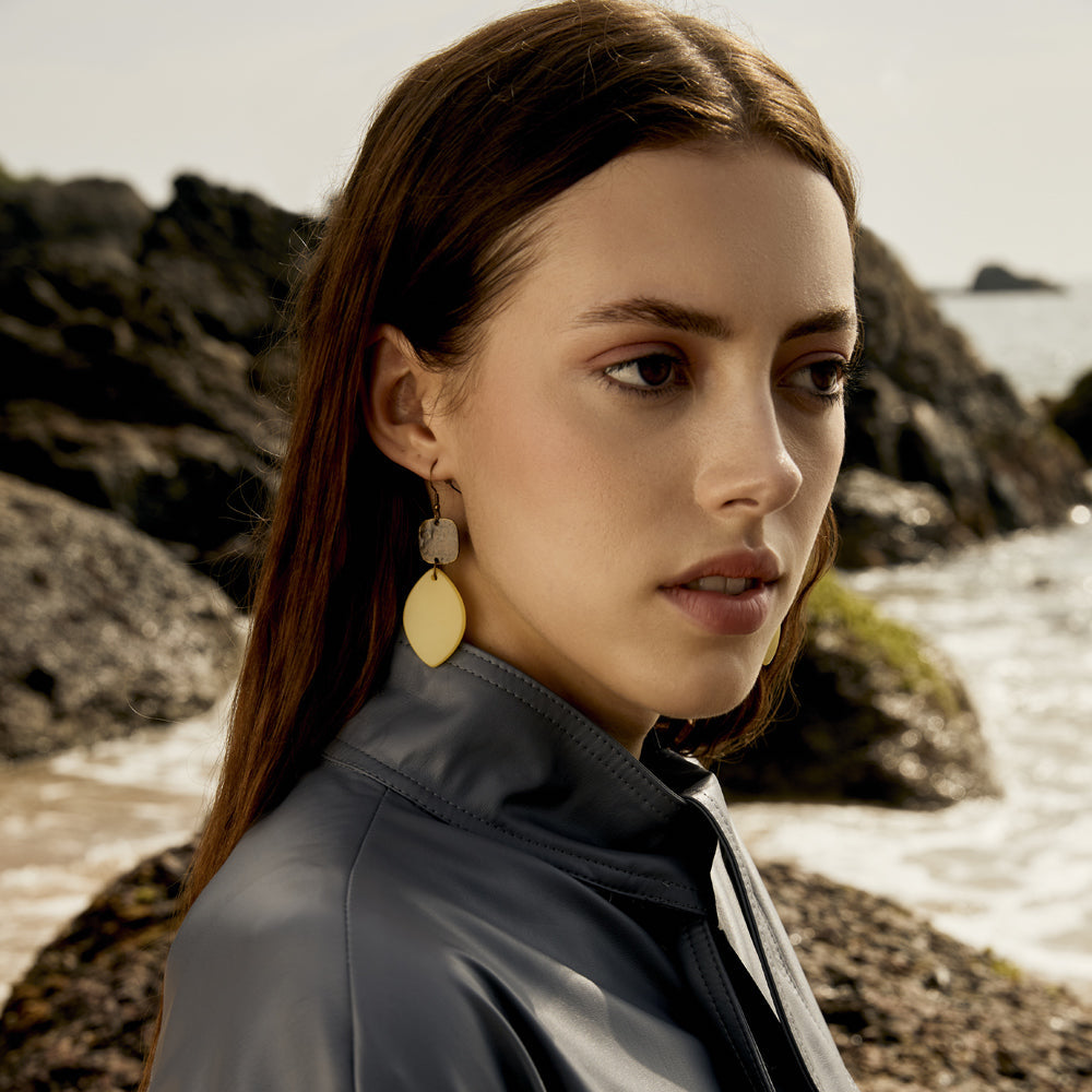 Boucle d'oreille floue