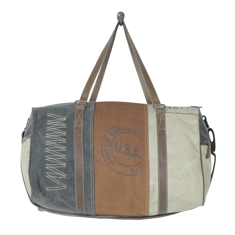 Sac de voyage à l'esthétique neutre