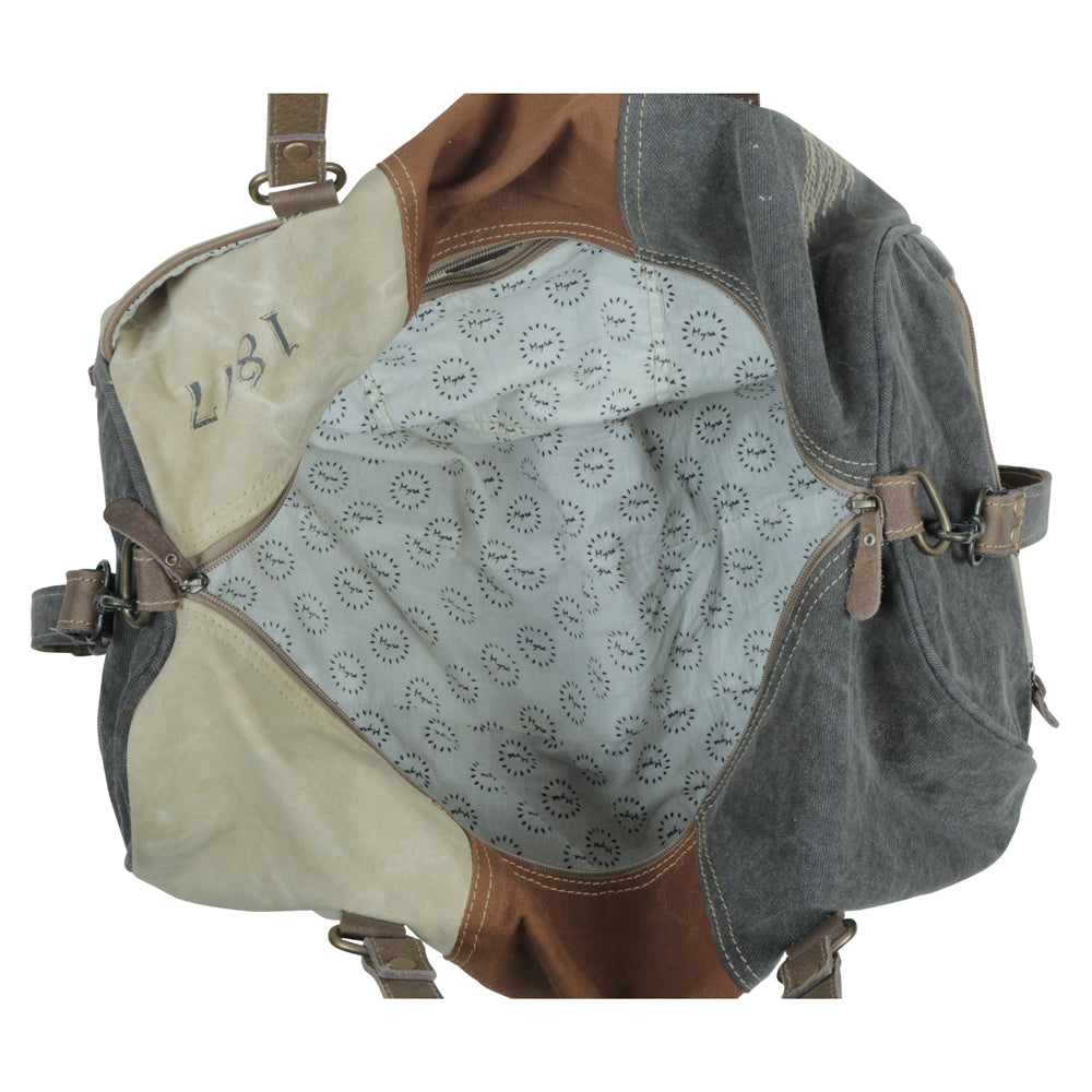 Sac de voyage à l'esthétique neutre