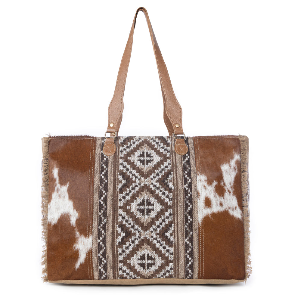 Sac de Voyage Myra Elisa en Cuir – Grand Sac Polochon en Peau de Vache avec Panneau Tressé Tribal et Doubles Bandoulières