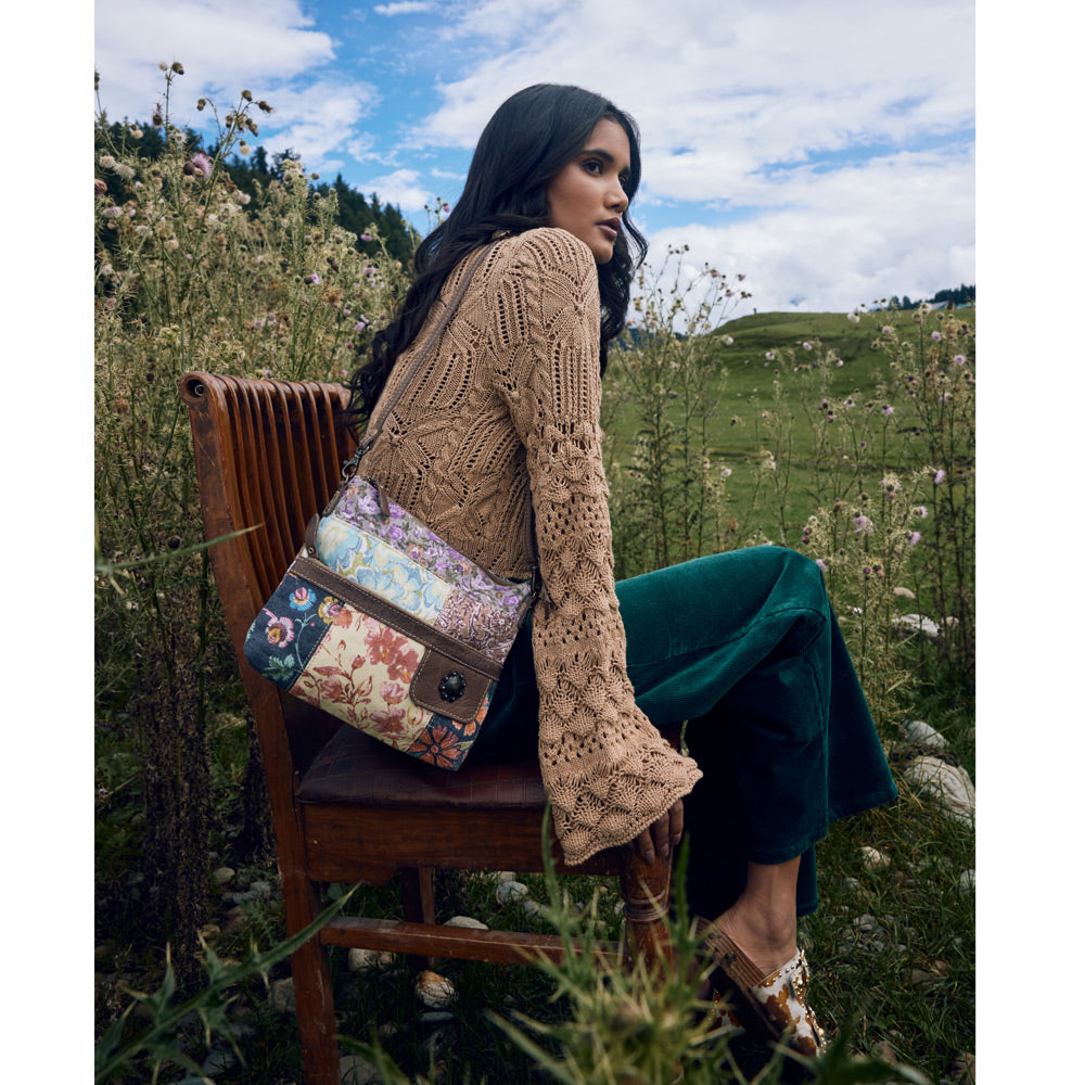 Sac bandoulière patchwork Myra La Fleur – Panneaux en toile florale, accents en cuir marron, sac à main bohème de cowgirl pour tous les jours