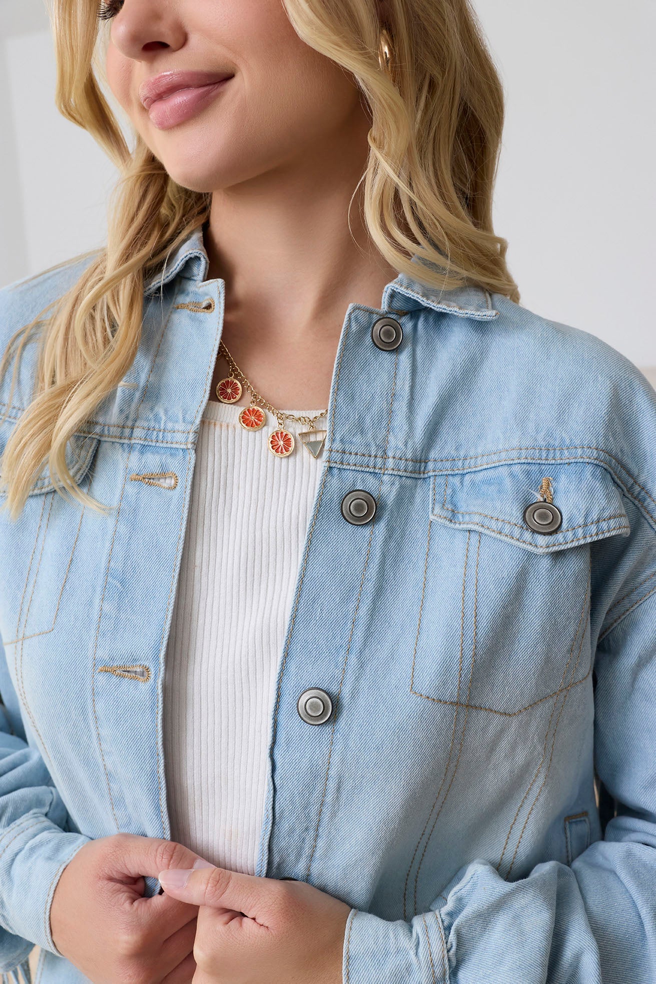 Veste en jean Cassie à franges délavé clair
