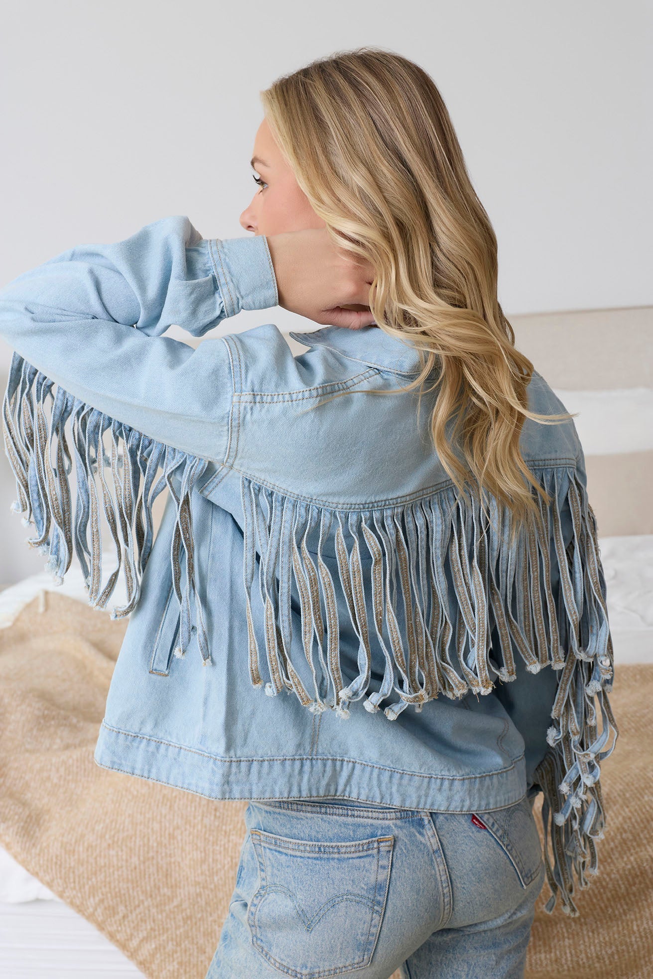 Veste en jean Cassie à franges délavé clair
