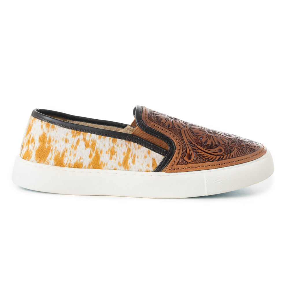 Myra Kryptun Baskets à enfiler en cuir embossé main et poil de vachette pour femme – Motif floral Western, semelle blanche pour un look rodéo au quotidien
