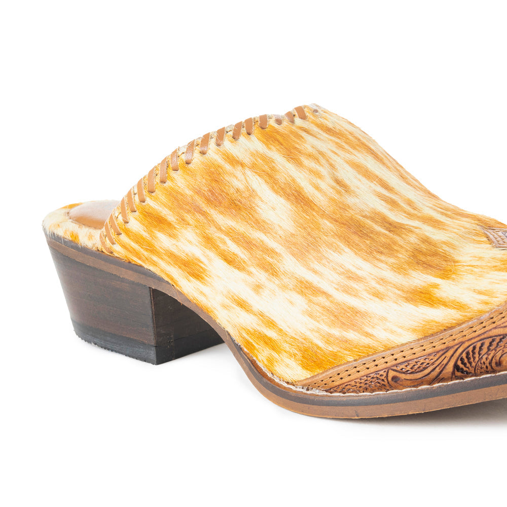 Mules Myra Orange Western en Cuir Poilu pour Femme – Bout Pointu, Petits Talons, Chaussures Western Sans Lacets Entièrement Travaillées Main