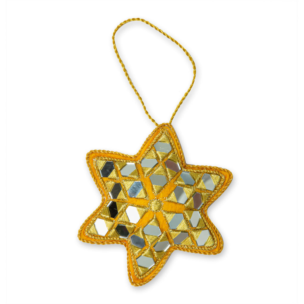 Étoile de fêtes tressée et ornée de bijoux