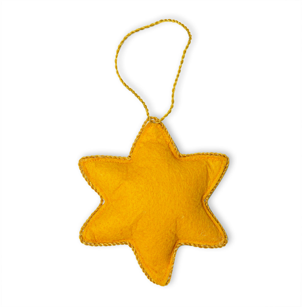 Étoile de fêtes tressée et ornée de bijoux