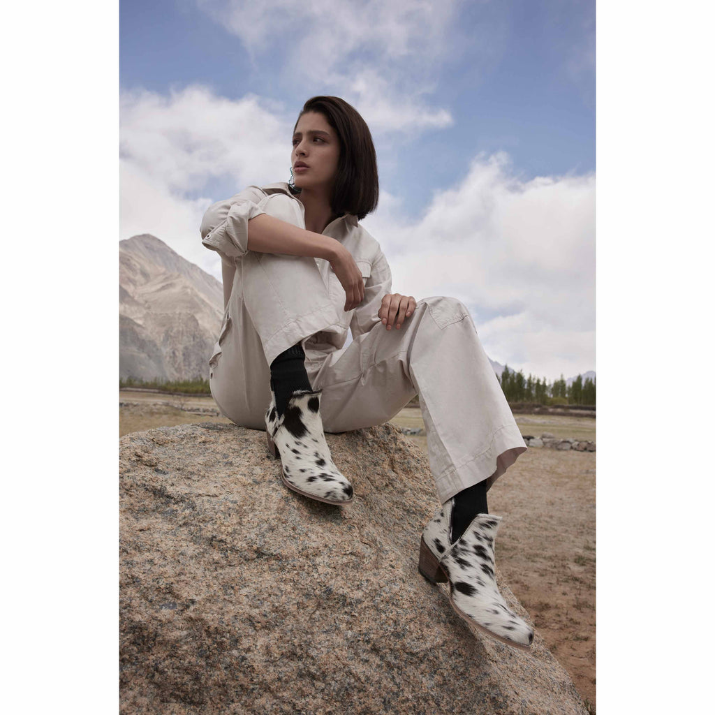 Bottes Sunset Bloom en cuir de vachette fendu noir et blanc