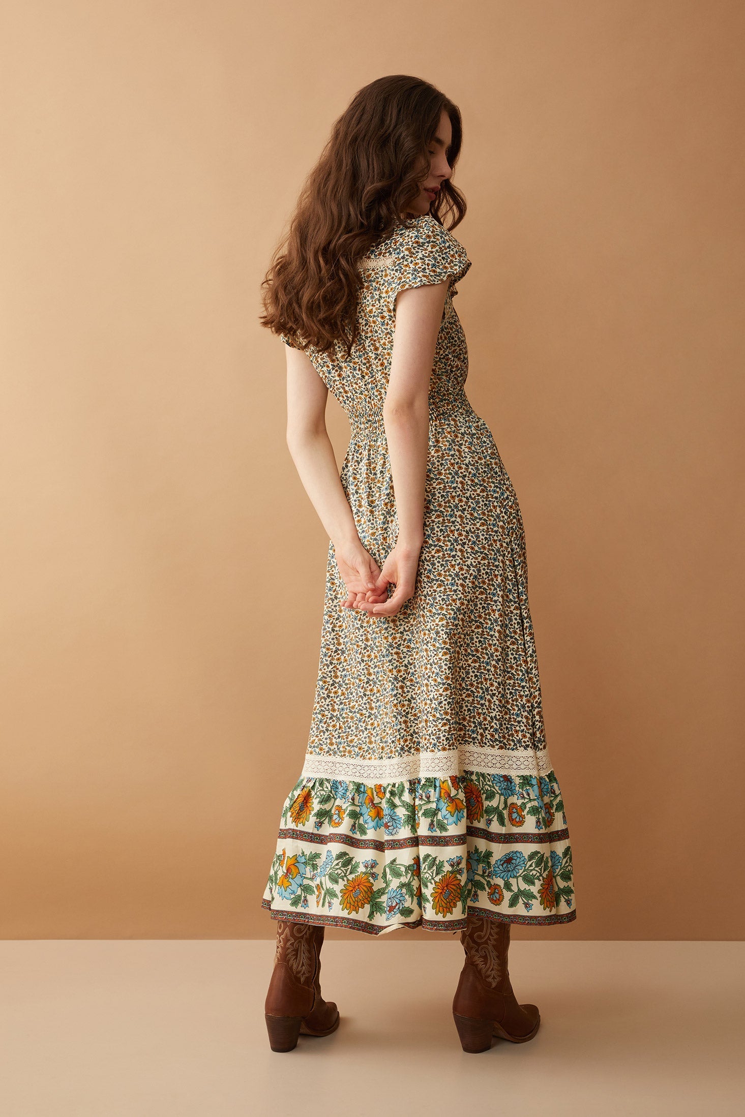Robe Mika Lou brodée à taille basse et à volants