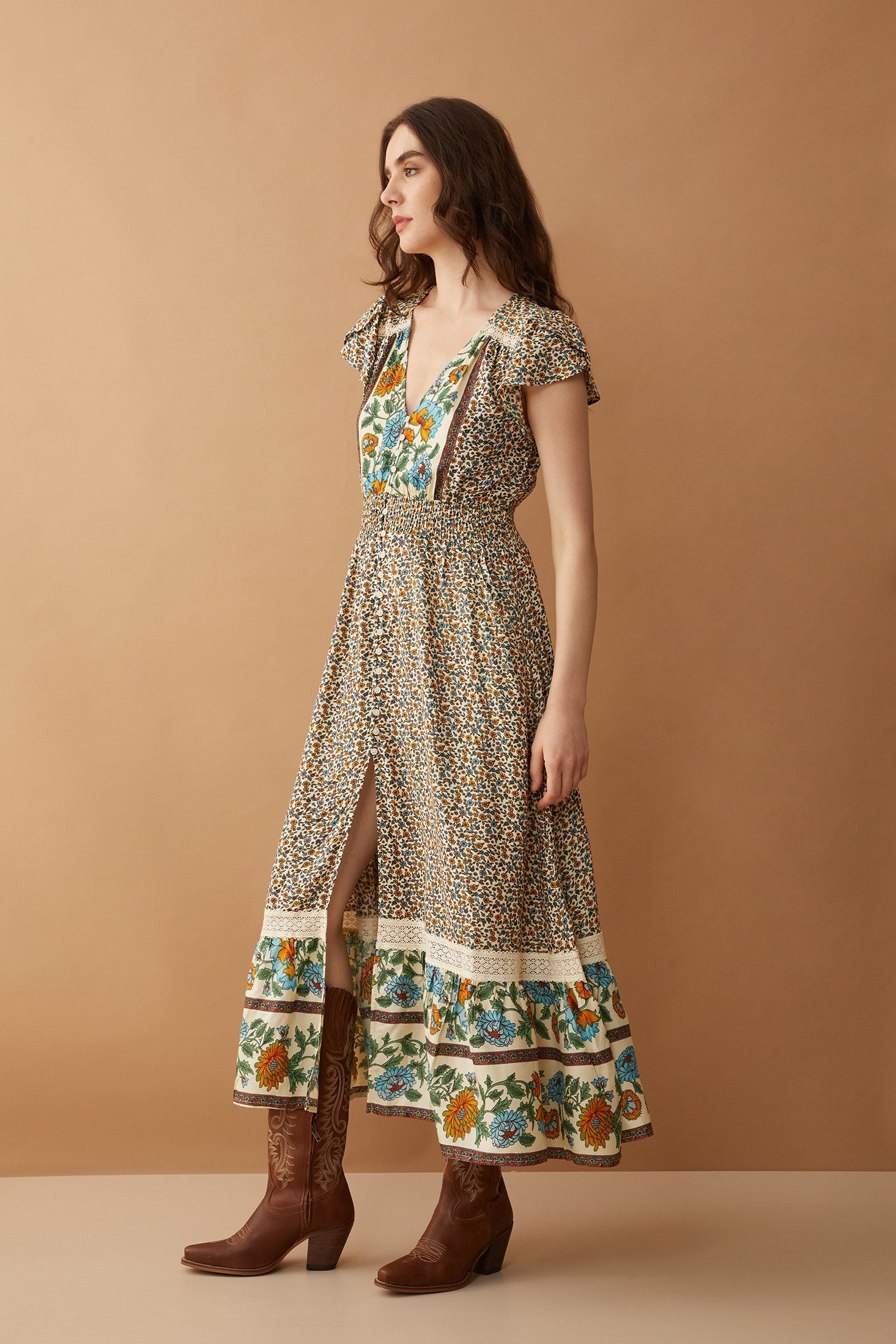Robe Mika Lou brodée à taille basse et à volants
