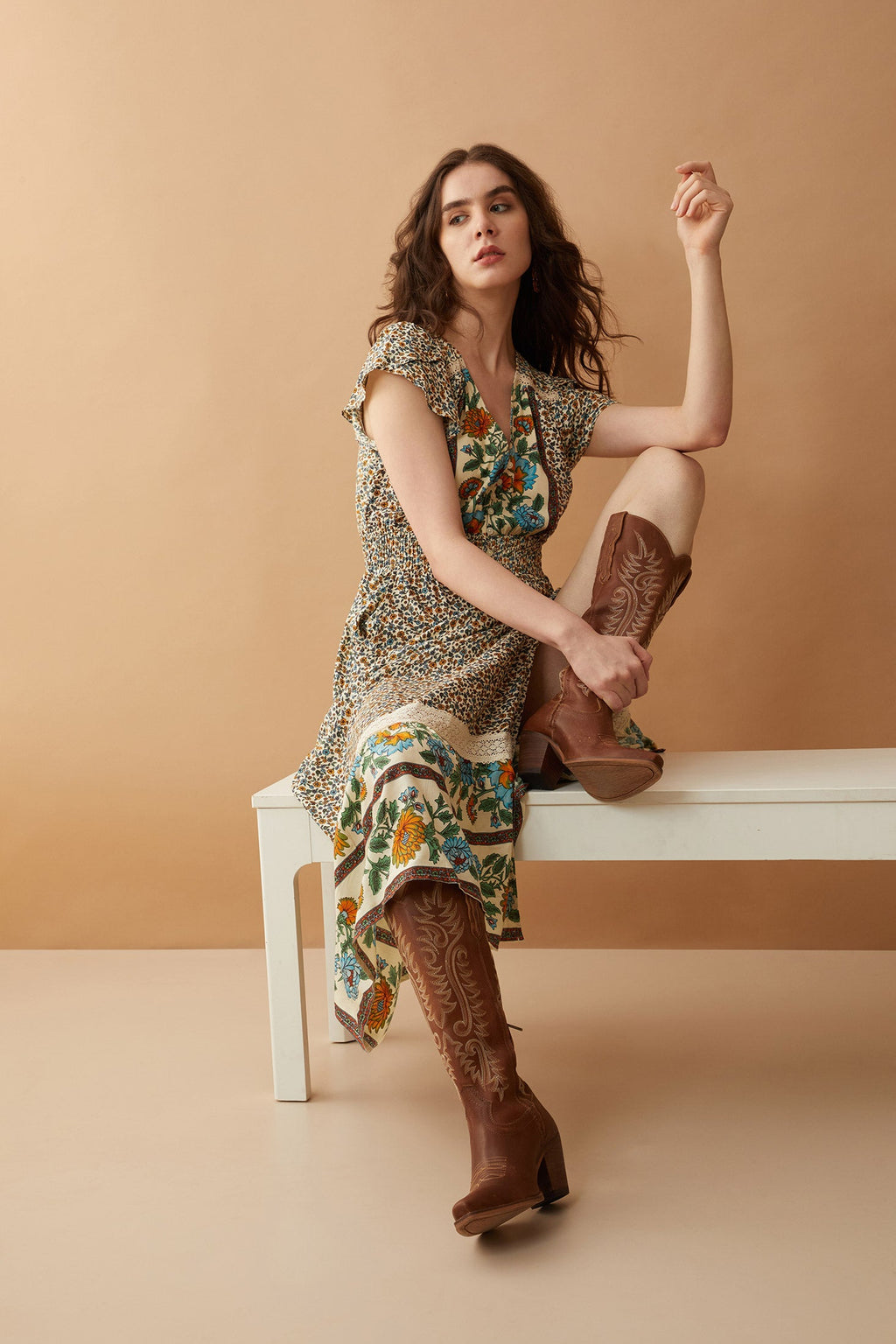 Robe Mika Lou brodée à taille basse et à volants