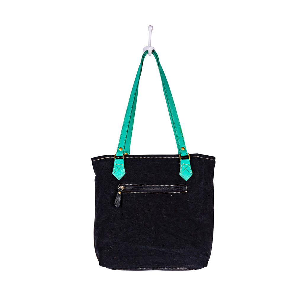 Sac à bandoulière Myra Galaxy Fire, corps noir scintillant, sangles en cuir aqua, ciselé à la main