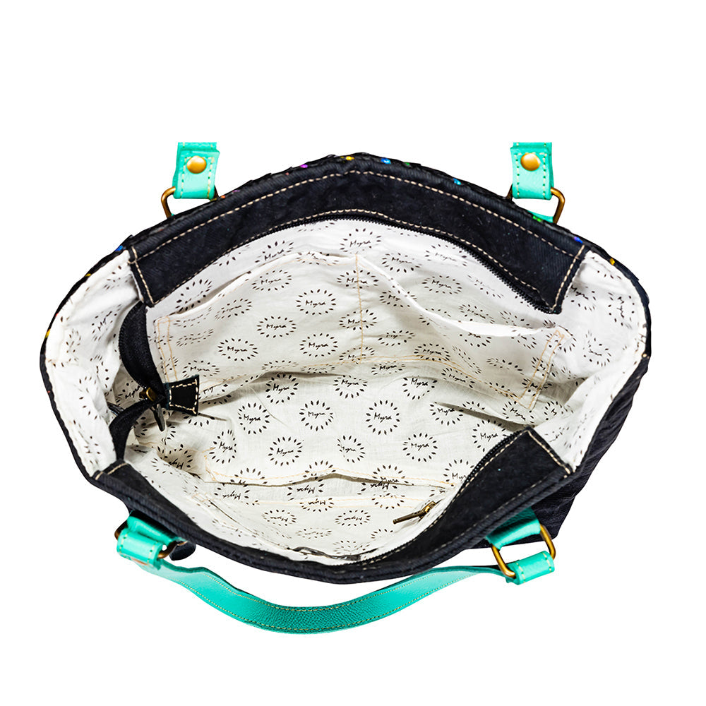 Sac à bandoulière Myra Galaxy Fire, corps noir scintillant, sangles en cuir aqua, ciselé à la main