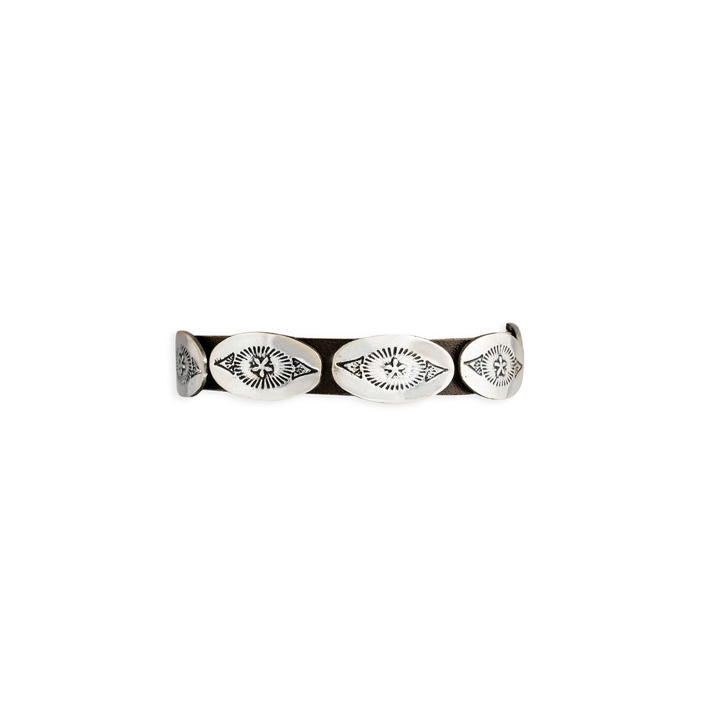 Bracelet en cuir à breloque concho